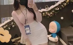 缓慢而坚定地深入公主内部